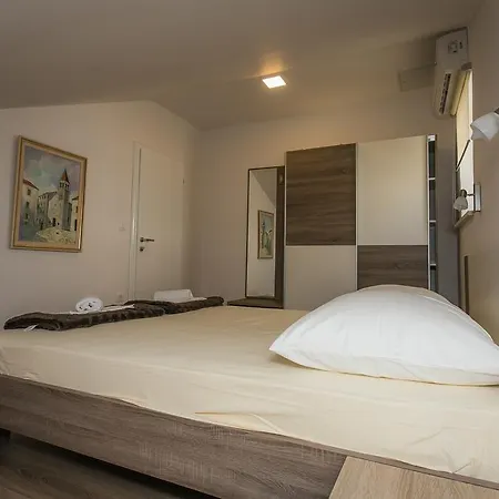 Apartments Marin Trogir Exterior photo